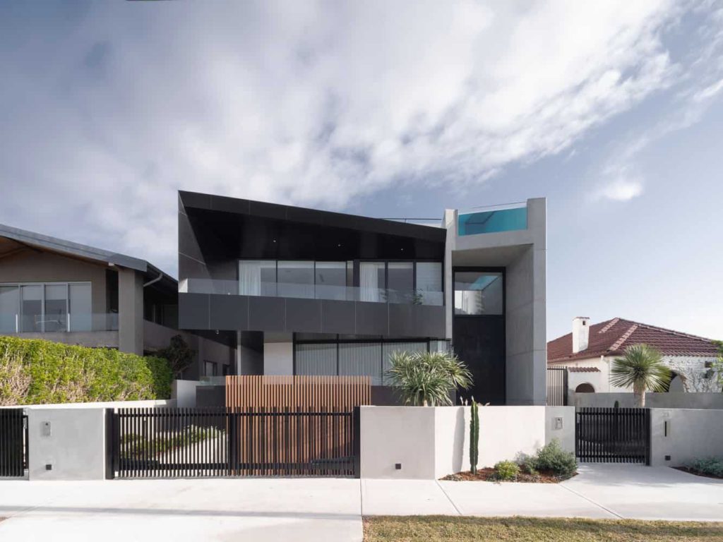 Glass Swimming Pools for Elevating Luxury Home Design